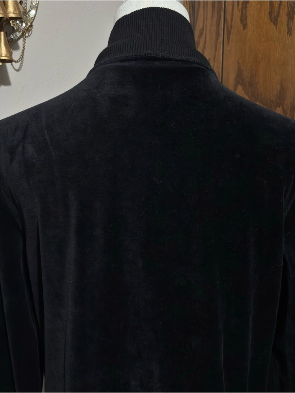 Black Sporty Velour Velvet  Zip-Up Jacket Size Medium Athletic Designer Top - Picture 5 of 8